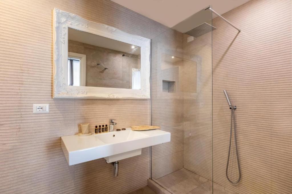 Spagna Art & Suites - Ca Domus Collection Рим Екстериор снимка